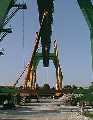 Schmidbauer verschiedene Krane der 300-Tonnen-Klasse - Copyright: www.olli80.de