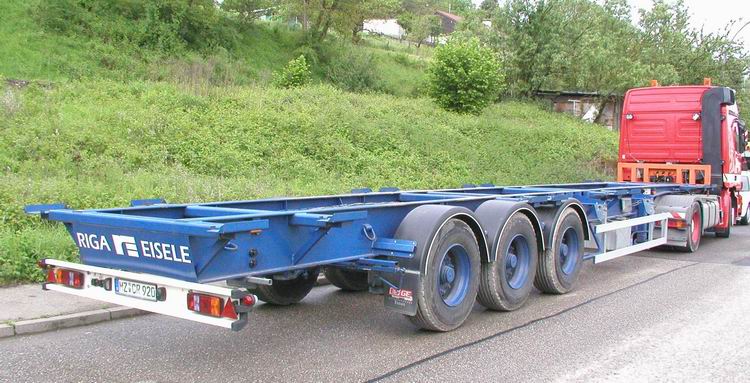 Riga MB Actros 1843 mit Containerchassis
