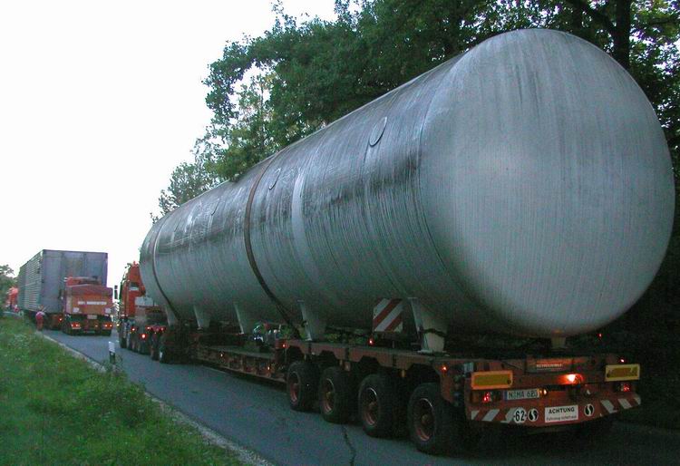 Transport eines Stickstofftanks - Copyright: www.olli80.de