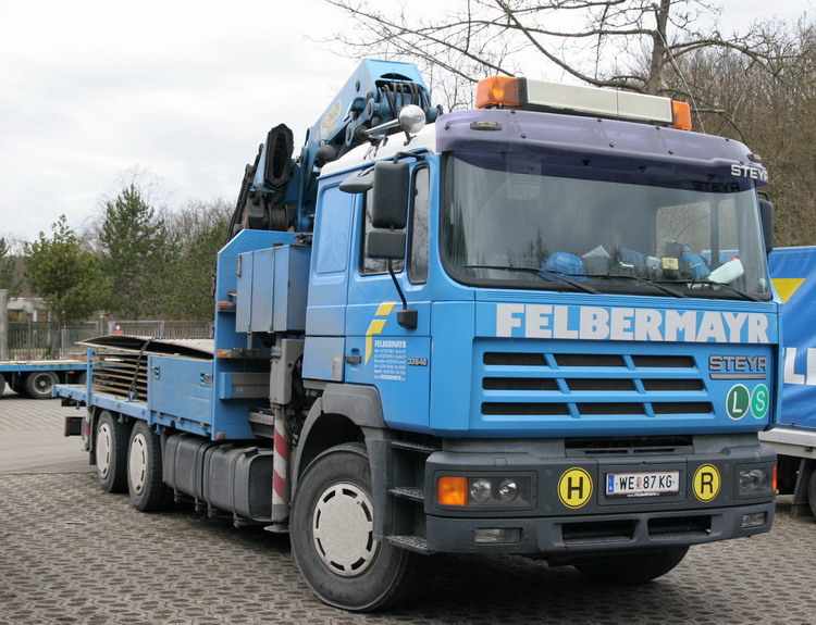 Felbermayr Steyr 33S46 mit Palfinger PK 35000 Ladekran