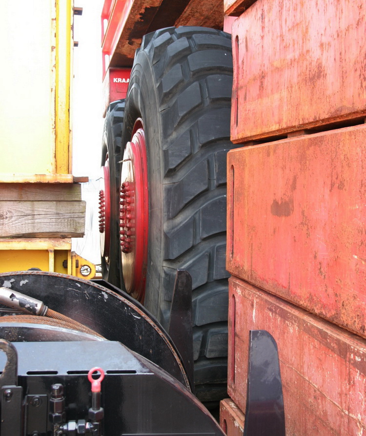 Mammoet Demag CC 12600 Reifen Ballastwagen