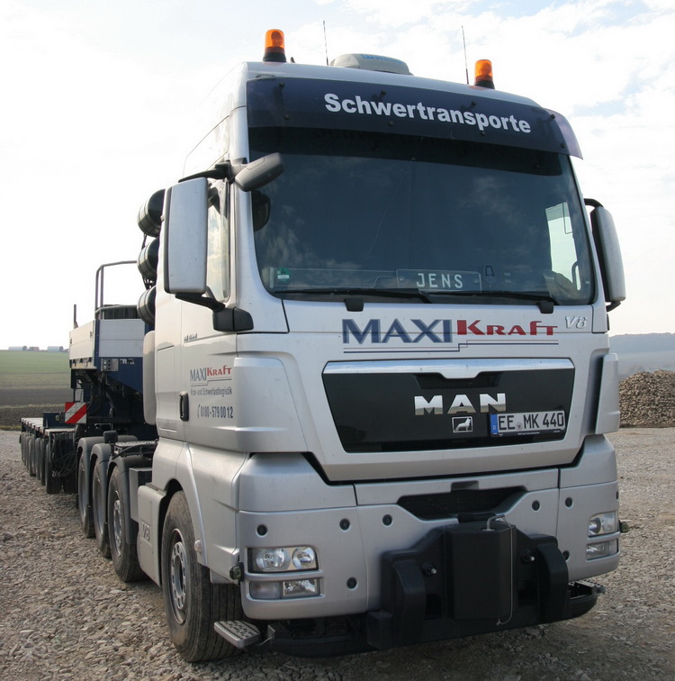 Maxikraft MAN TGX 41.680 mit Goldhofer Achslinien - Copyright: www.olli80.de