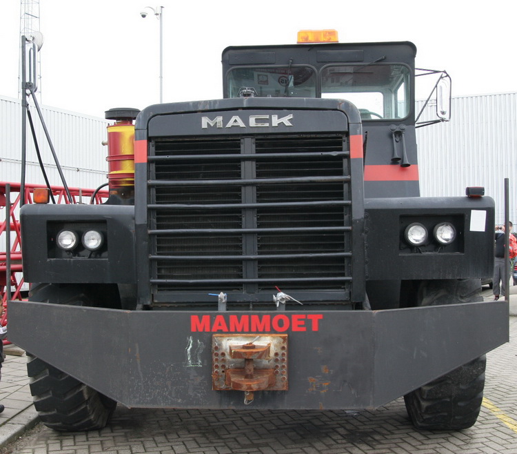 Mammoet Mack M45 Zugmaschine - Copyright: www.olli80.de
