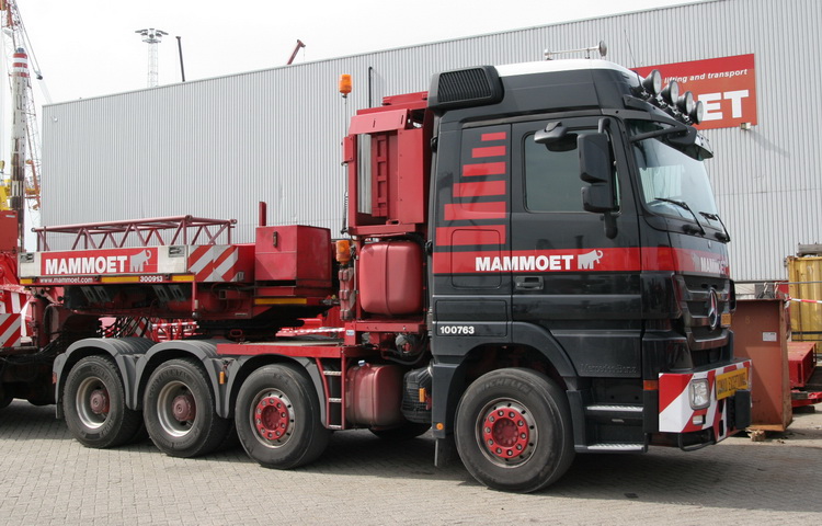 Mammoet Actros MP III 4165 - Copyright: www.olli80.de