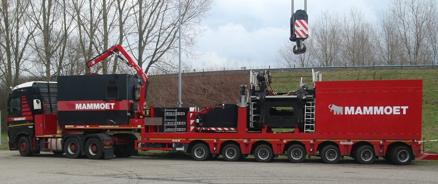 Mammoet MB Arocs 3358 mit Nooteboom Semiauflieger - Copyright: www.olli80.de