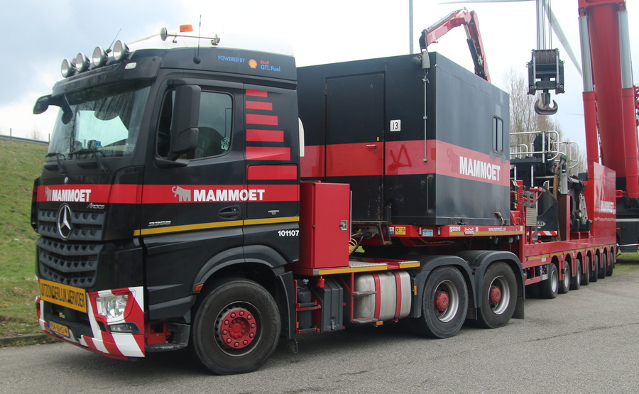 Mammoet MB Arocs 3358 - Seitenansicht - Copyright: www.olli80.de