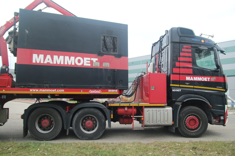 Mammoet MB Arocs 3358 - Beifahrerseite - Copyright: www.olli80.de