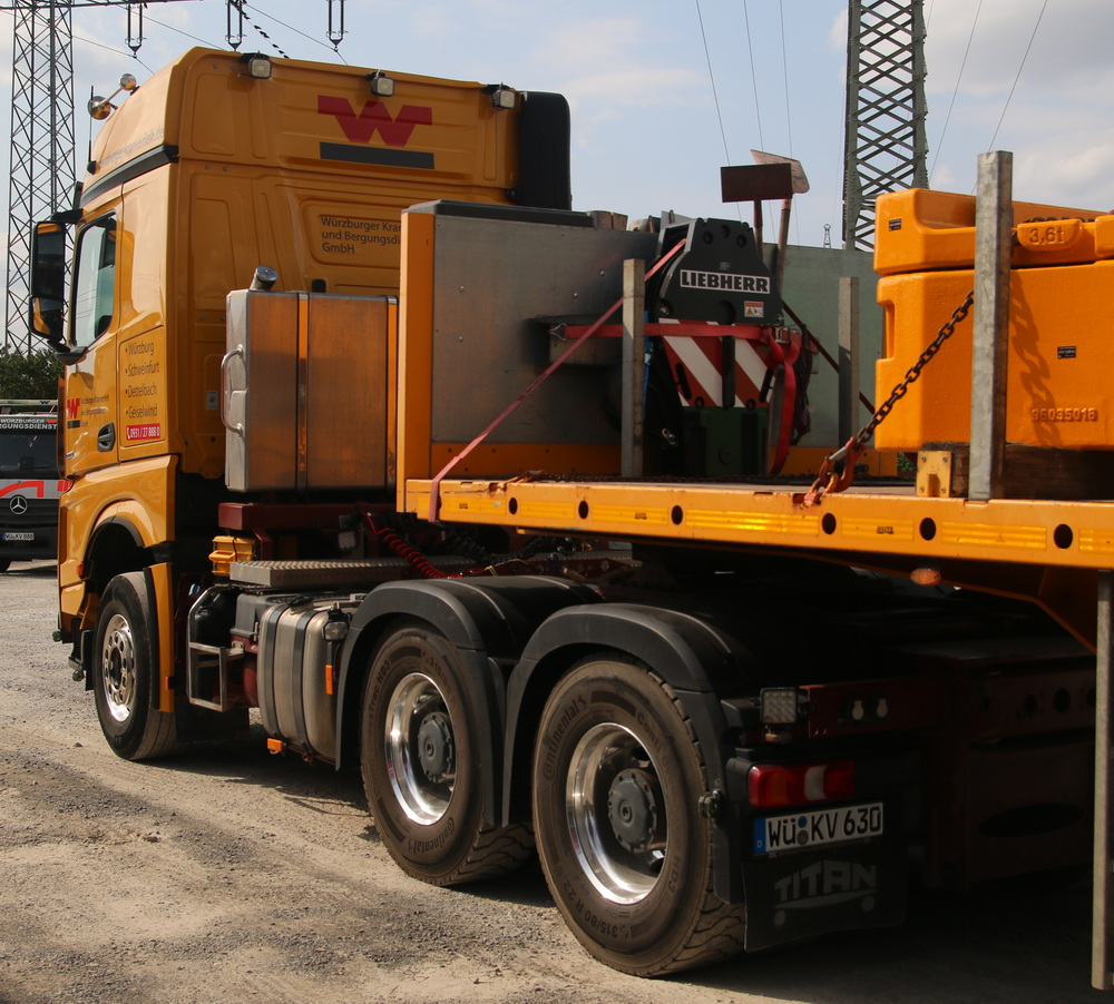 Würzburger Kranverleih MB Arocs 3363 - Copyright: www.olli80.de