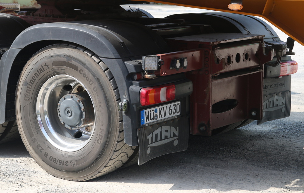 Würzburger Kranverleih MB Arocs 3363 - Copyright: www.olli80.de