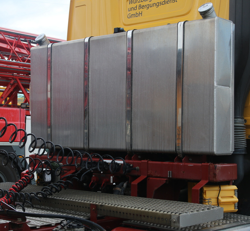 Würzburger Kranverleih MB Arocs 3363 - Copyright: www.olli80.de