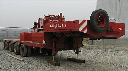 Gebr. Markewitsch Semiauflieger mit AC 400 Gegengewichten - Copyright: www.olli80.de