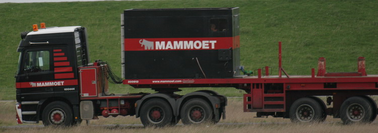 Mammoet Ballasttrailer mit Materialcontainer - Copyright: www.olli80.de