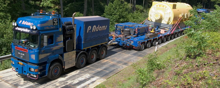 Adams MAN mit Goldhofer THPs und Generator