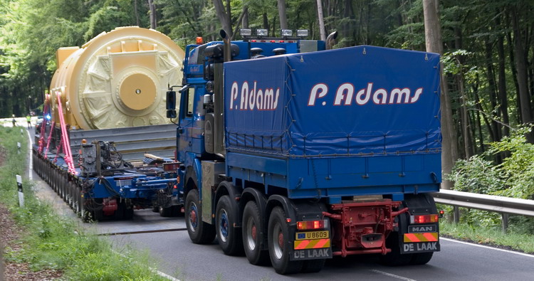 Adams MAN mit Goldhofer THPs und Generator