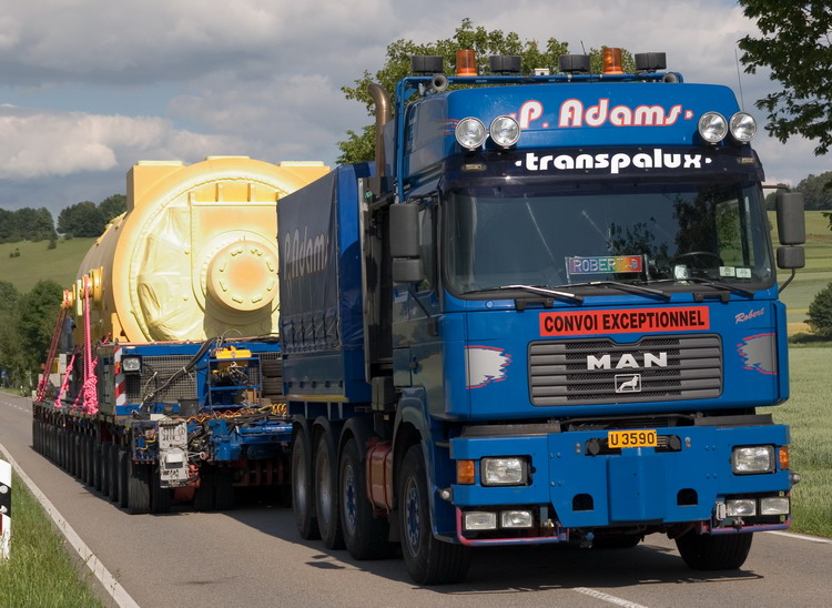 Adams MAN mit Goldhofer THPs und Generator