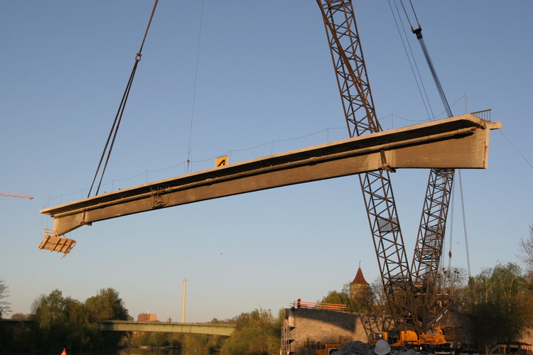 Brückendemontage in Ochsenfurt mit dem Gottwald AK 850-103 GT von Schmidbauer - Copyright: www.olli80.de