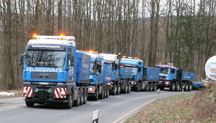 Felbermayr beim Transport einer Turbine