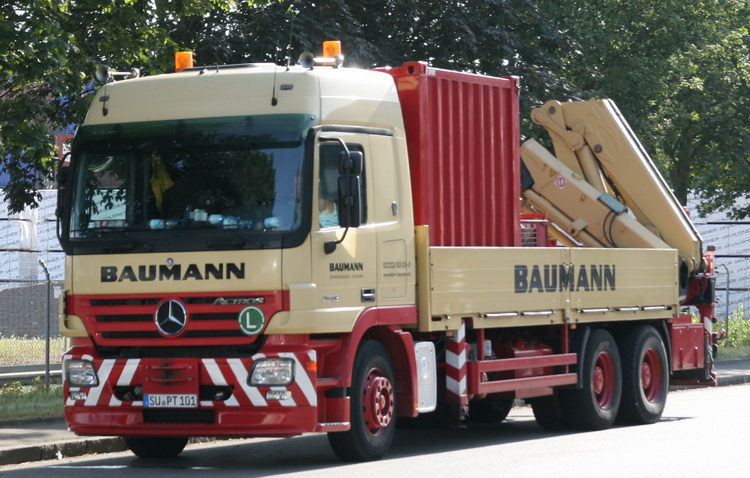 Baumann Actros Pritschen-LKW - Copyright: www.olli80.de