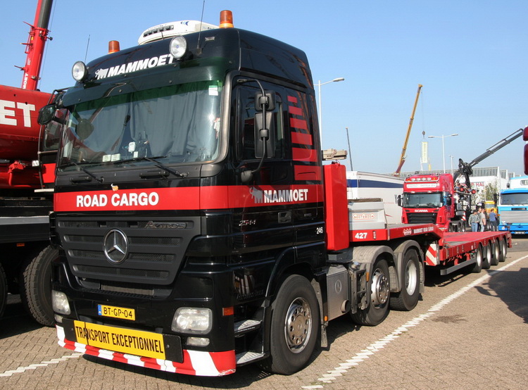 Mammoet Road Cargo Actros - Copyright: www.olli80.de