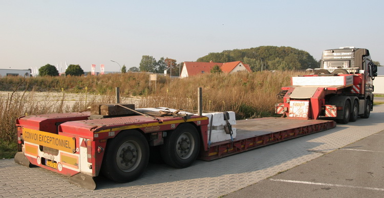 Mammoet Road Cargo Actros MP 3 - Copyright: www.olli80.de