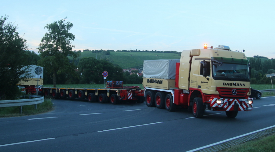 Baumann MB Actros MP II 4160 mit Goldhofer THP Achslinien - Copyright: www.olli80.de