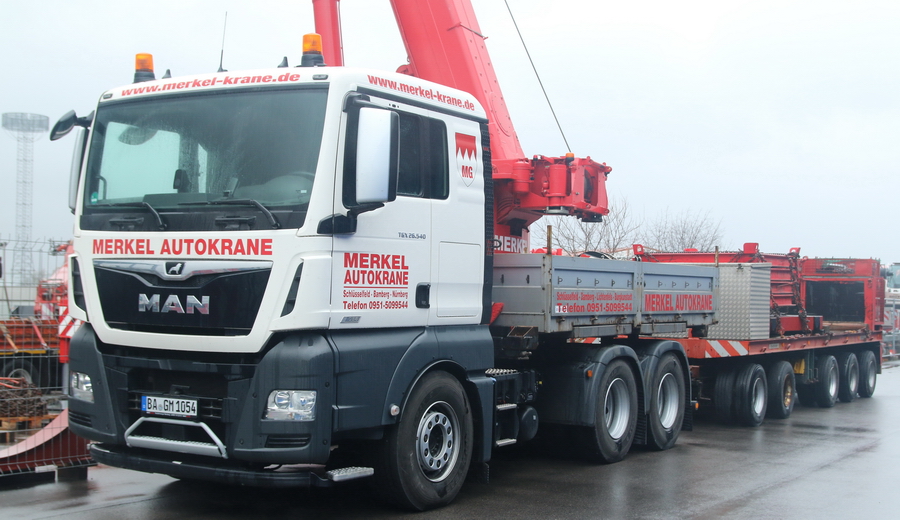 Merkel MAN TGX 26.540 mit Goldhofer Ballastanhänger - Copyright: www.olli80.de