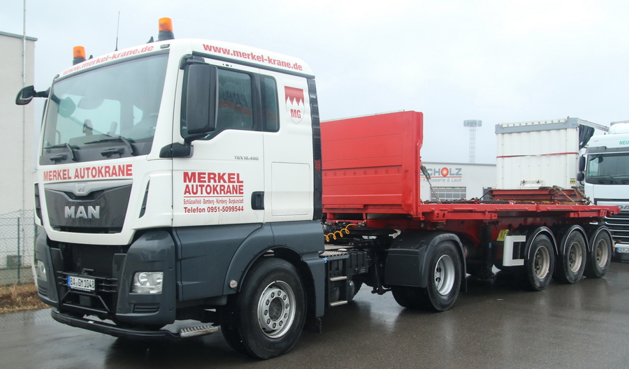 Merkel MAN TGX 18.480 mit Fliegl Pritschenauflieger  - Copyright: www.olli80.de