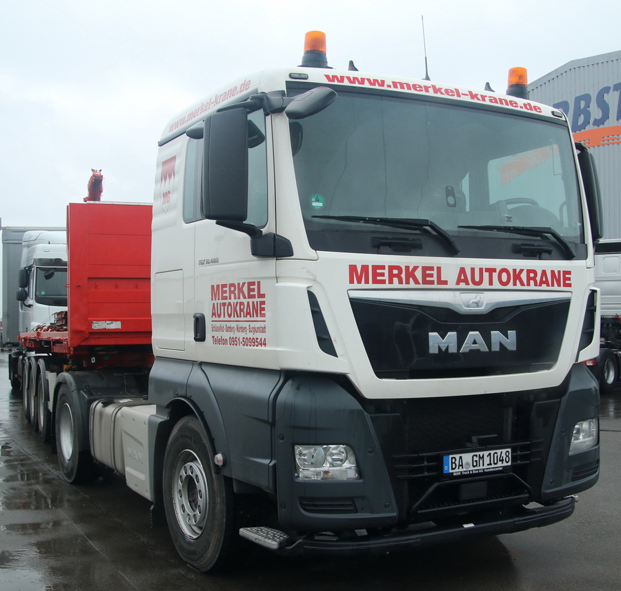 Merkel MAN TGX 18.480 mit Fliegl Pritschenauflieger - Copyright: www.olli80.de