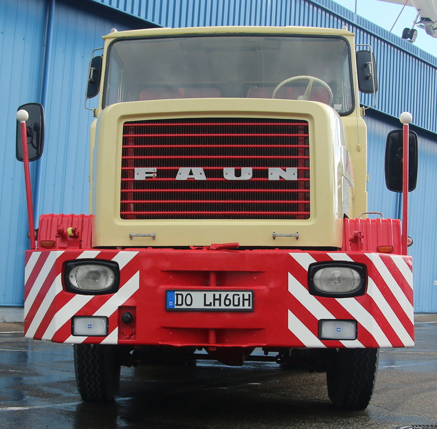 Pieper Faun L1206-W-45-Z-6x6 Frontansicht - Copyright: www.olli80.de