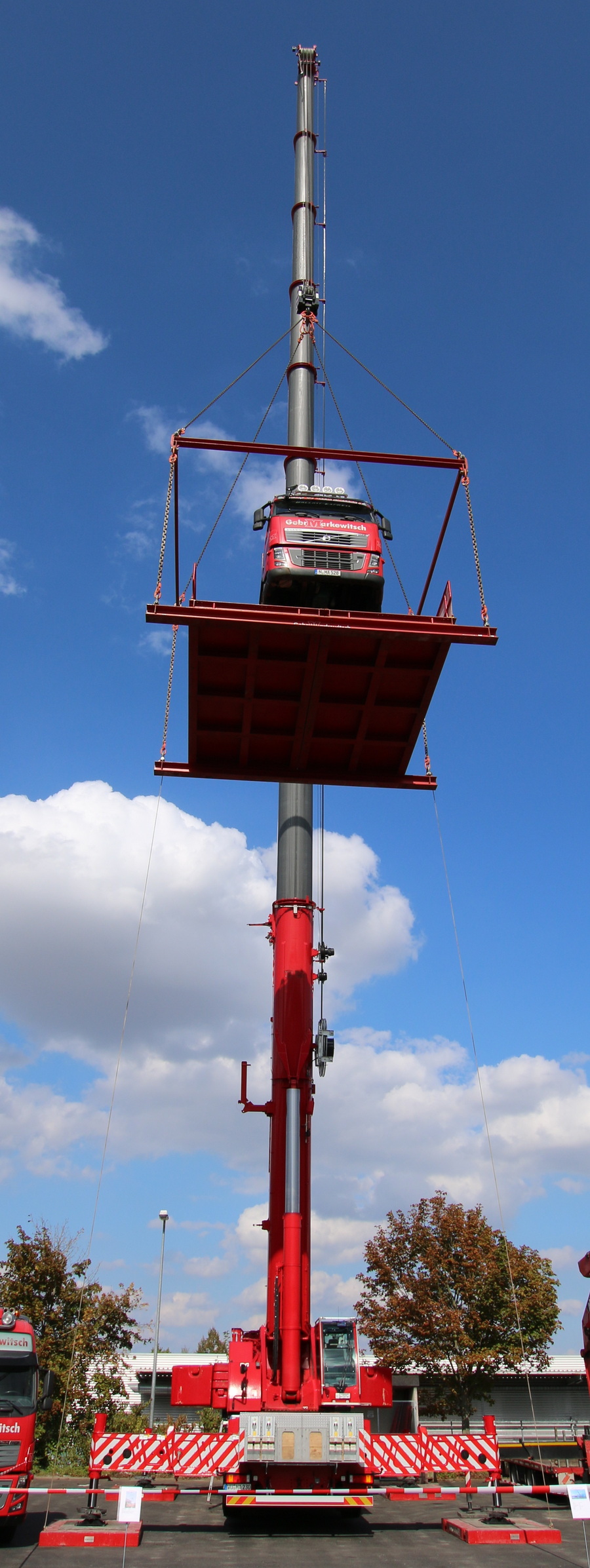 Gebr. Markewitsch - Liebherr LTM 1230-5.1 mit Volvo FH - Copyright: www.olli80.de