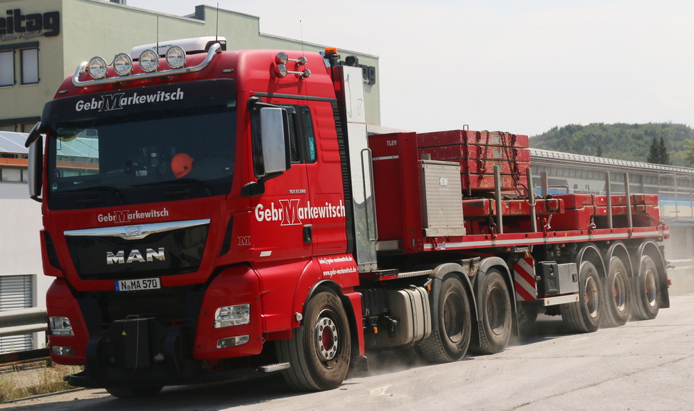 Gebr. Markewitsch MAN TGX 33.560 mit HRD Ballastauflieger - Copyright: www.olli80.de