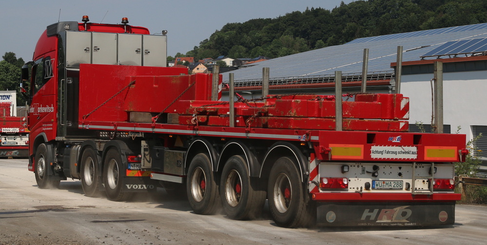 Gebr. Markewitsch Volvo FH 16 mit HRD Ballastauflieger - Copyright: www.olli80.de