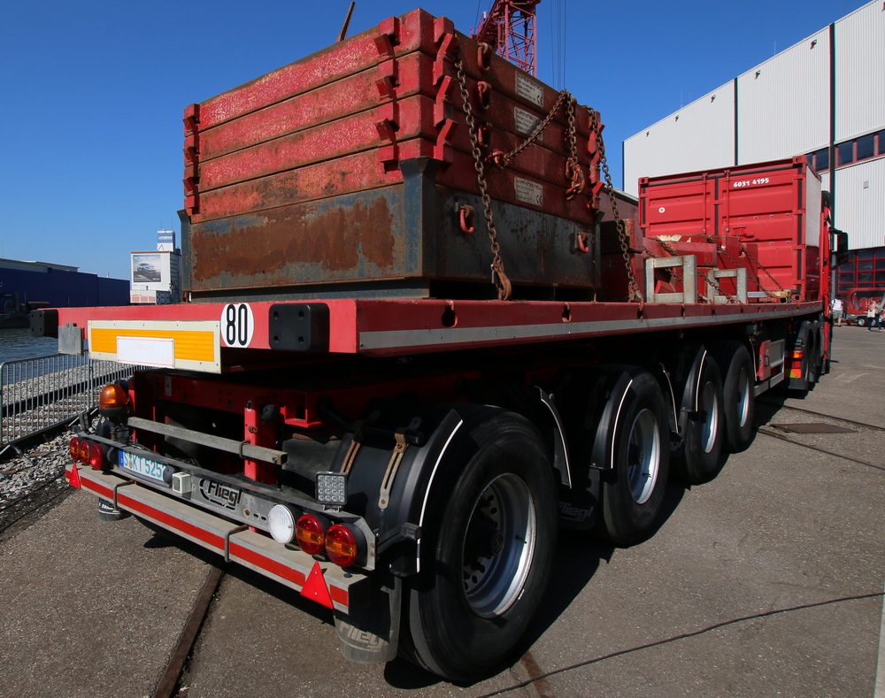 Scholpp Arocs mit Fliegl Ballastauflieger - Copyright: www.olli80.de