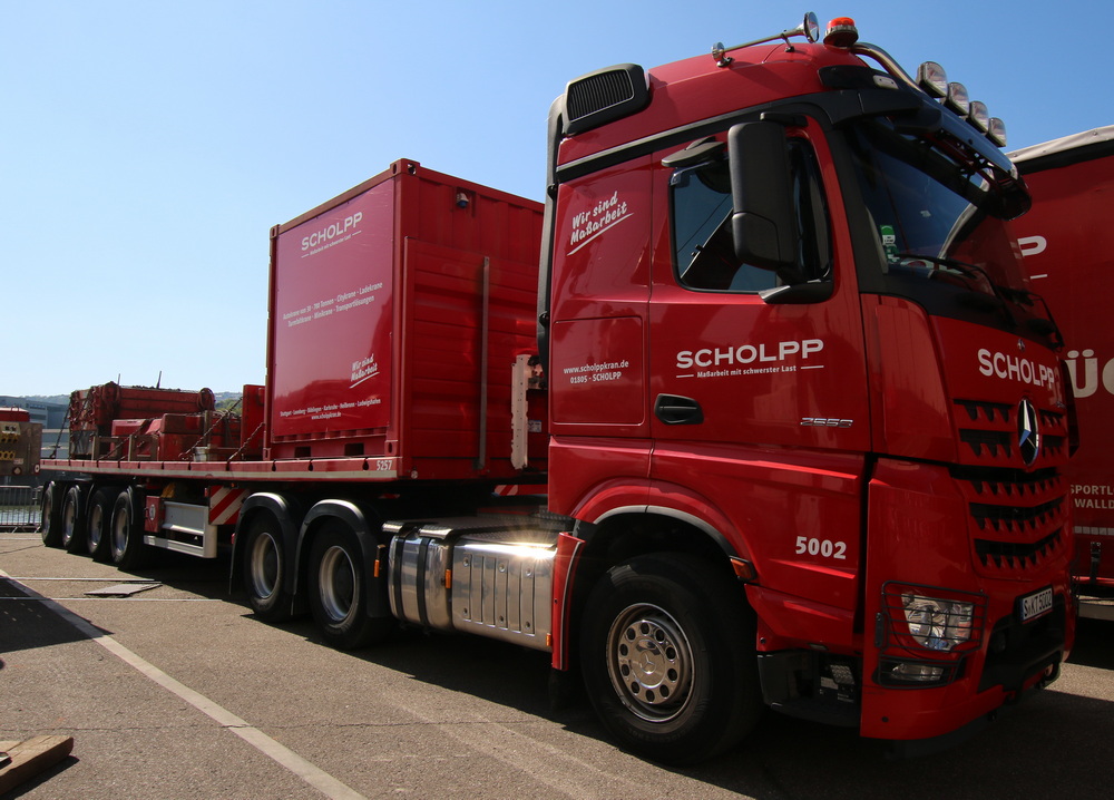 Scholpp Arocs mit Fliegl Ballastauflieger - Copyright: www.olli80.de