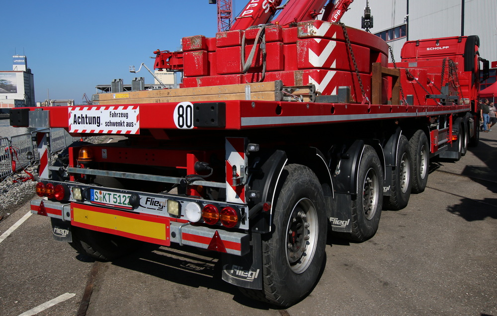 Scholpp Arocs mit Fliegl Ballastauflieger - Copyright: www.olli80.de