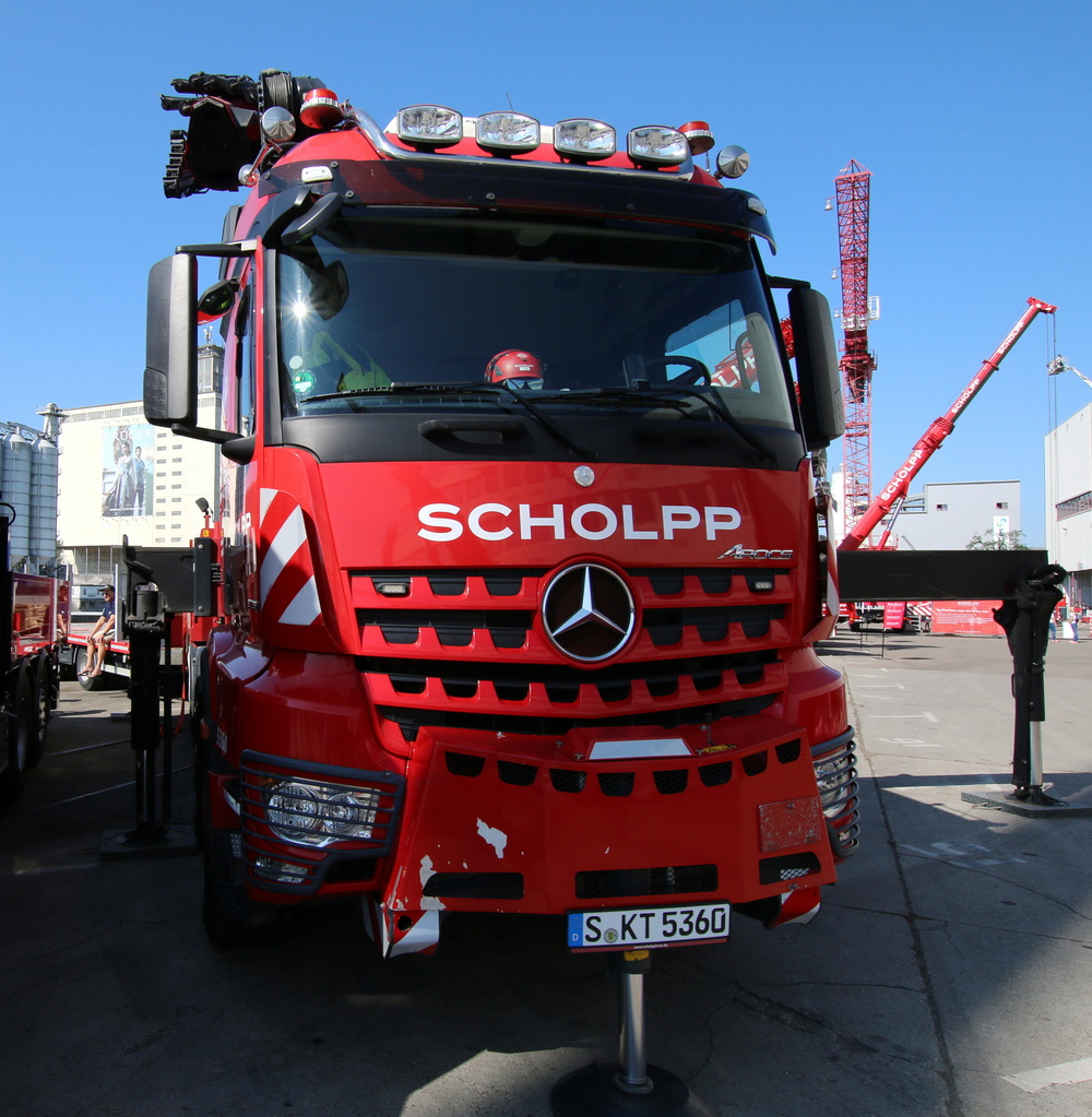 Scholpp MB Arocs mit Ladekran - Copyright: www.olli80.de
