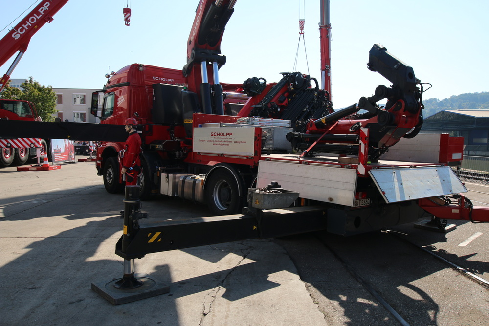 Scholpp MB Arocs mit Ladekran - Copyright: www.olli80.de