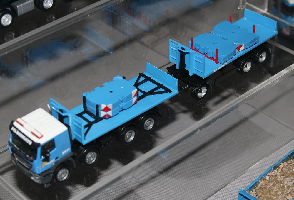 Ulrich Herberg: Felbermayr Abrollkipper mit Ballast - Copyright: www.olli80.de
