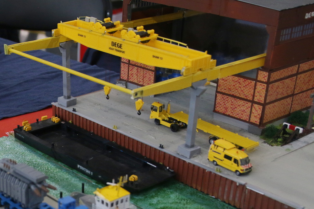 Dekker Arjen und Houtman Jan: Terberg-Zugmaschine - Copyright: www.olli80.de