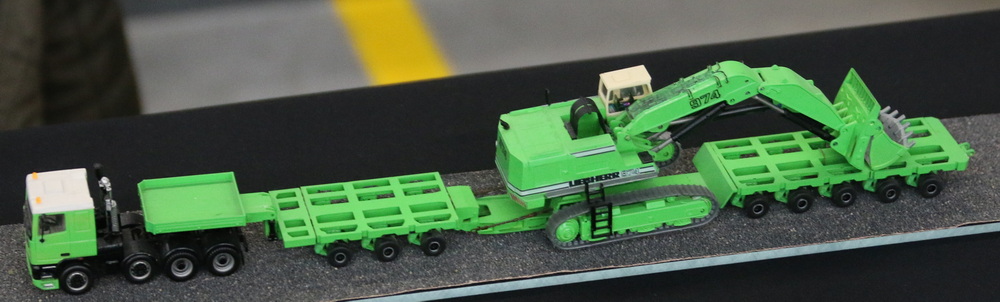 Wout Kamsteeg: Transport eines Liebherr R 974 - Copyright: www.olli80.de