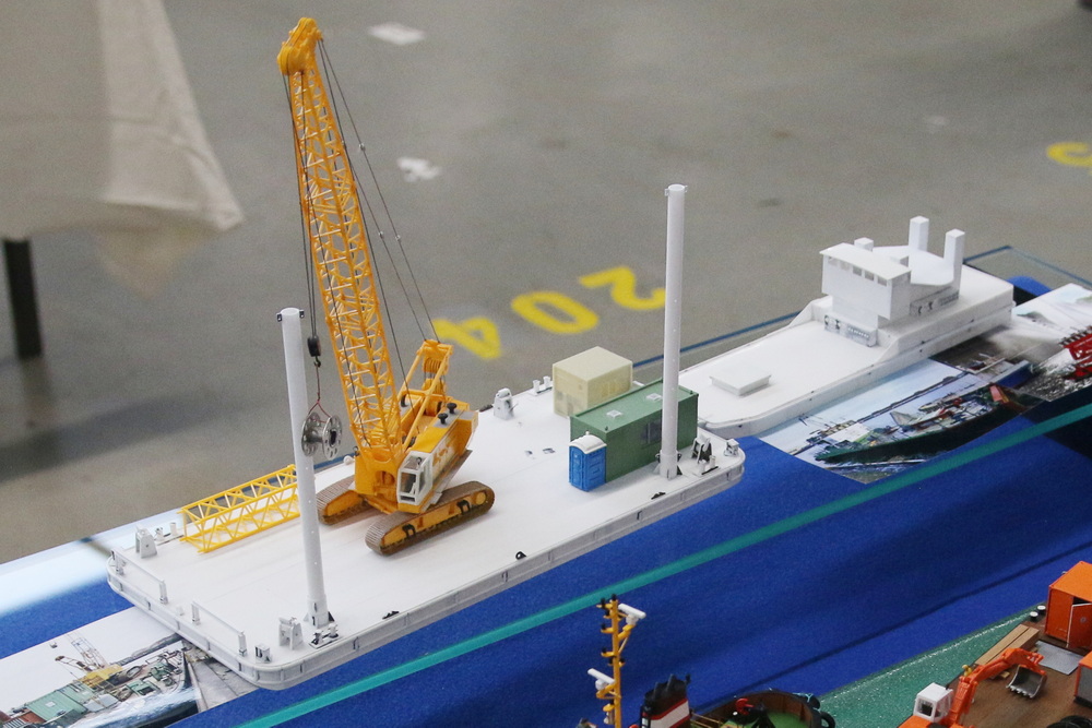 Peter & Jonas Aust: Arbeits-Ponton im Bau - Copyright: www.olli80.de