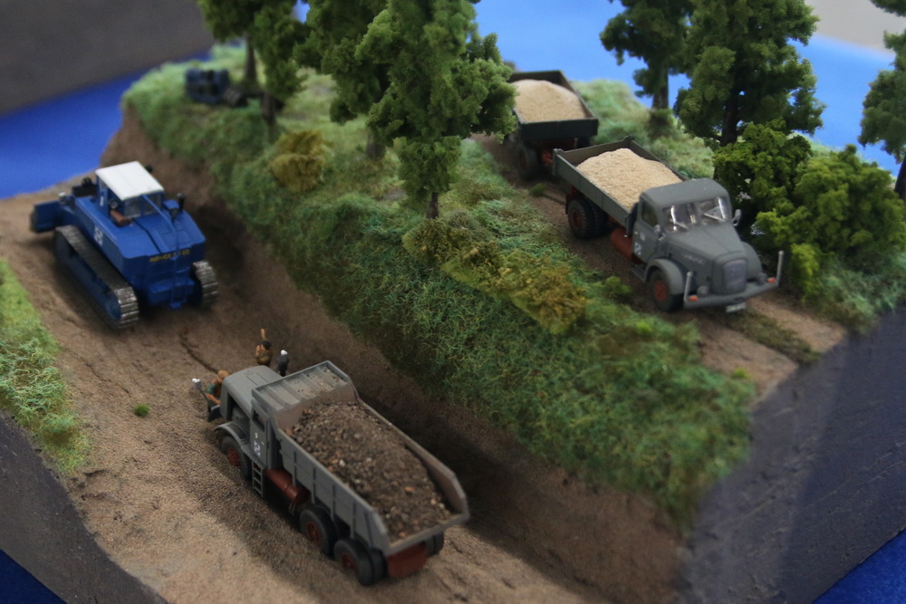 MAC Weser-Ems: Fest gefahrener Kipp-LKW - Copyright: www.olli80.de