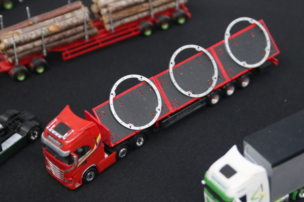 Piet Oversloot: Schr&auml;glader - Copyright: www.olli80.de