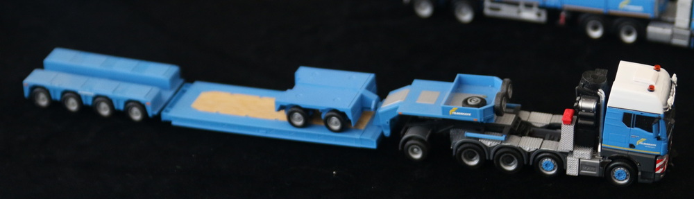 Ewald Pr&ouml;bsting: Felbermayr mit Tiefbettauflieger - Copyright: www.olli80.de