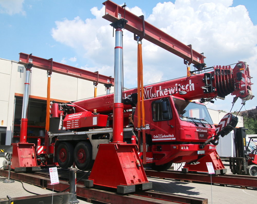 Gebr. Markewitsch - Hubgerüst mit Grove GMK 3060L - Copyright: www.olli80.de