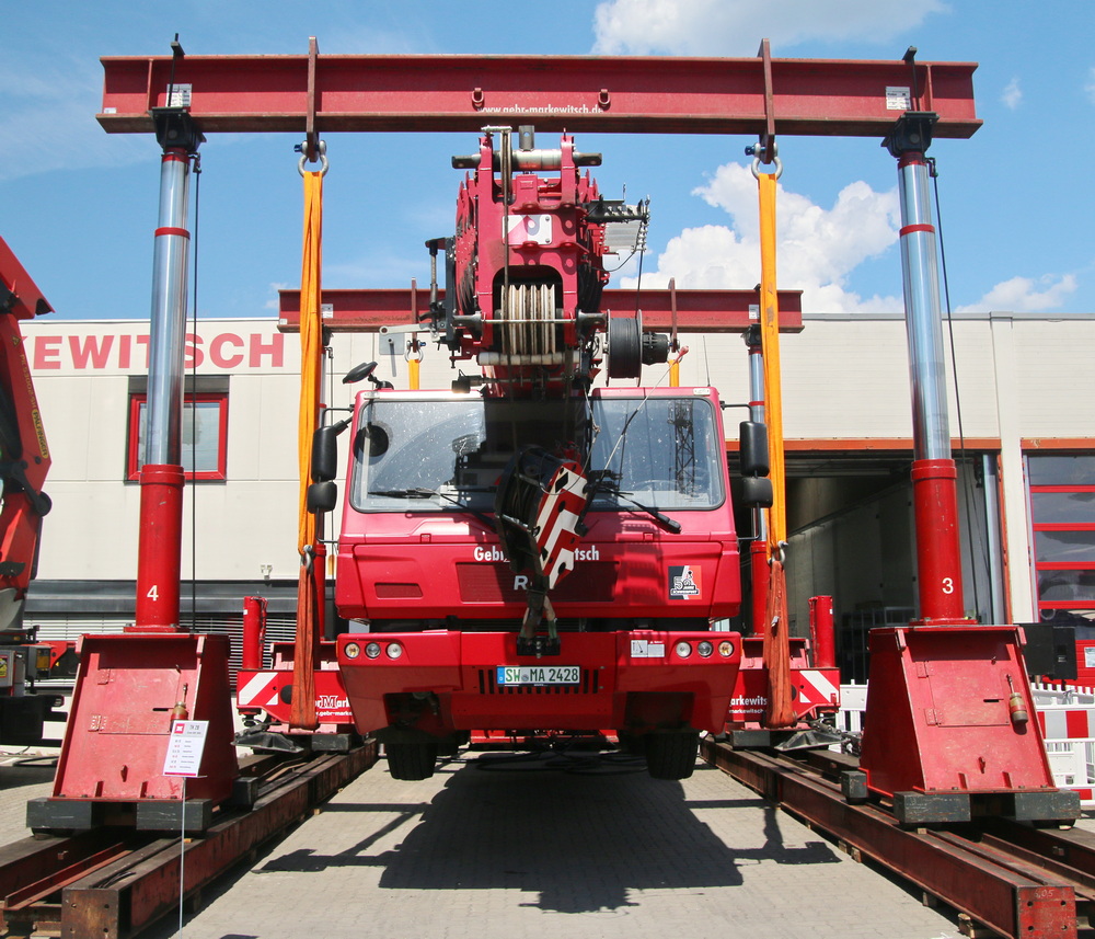 Gebr. Markewitsch - Hubgerüst mit Grove GMK 3060L - Copyright: www.olli80.de
