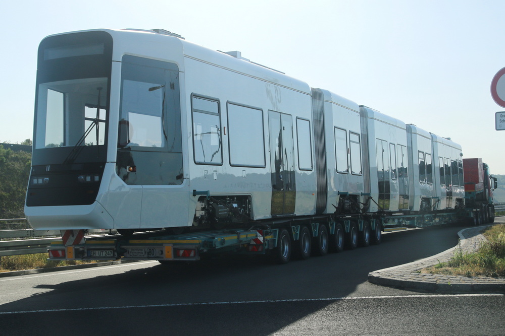 Gruber Goldhofer Auflieger f&uuml;r Stra&szlig;enbahntransport - Copyright: www.olli80.de