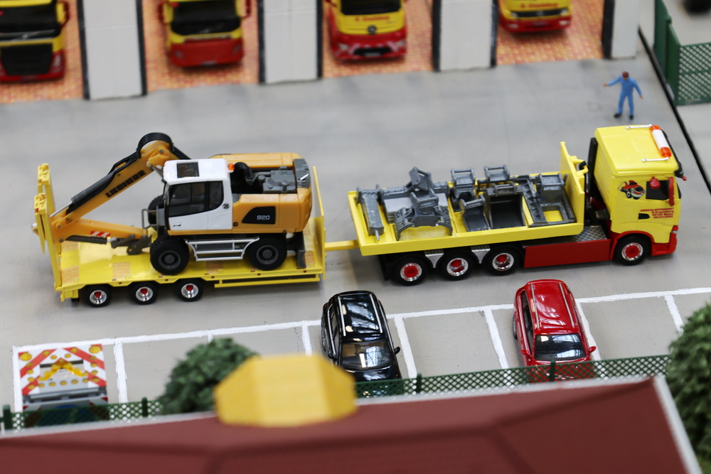 Holger Creutzburg - Baggertransport - Copyright: www.olli80.de