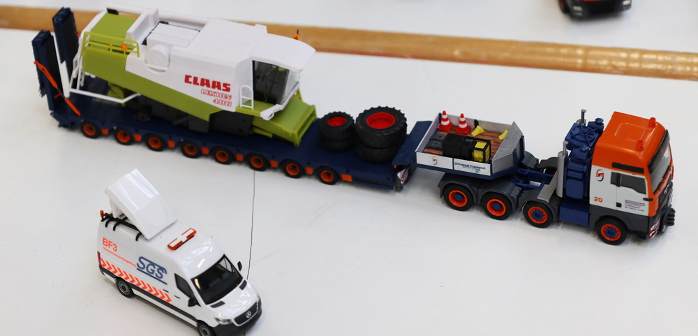 Andreas Schuster - MAN TGX Universal Transport mit Mähdrescher - Copyright: www.olli80.de