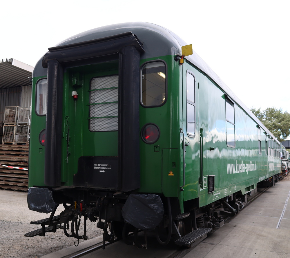 Kübler-Heavy-Rail 55 80 99-43 015-6 Dienst ümh <sup>472</sup> - Copyright: www.olli80.de